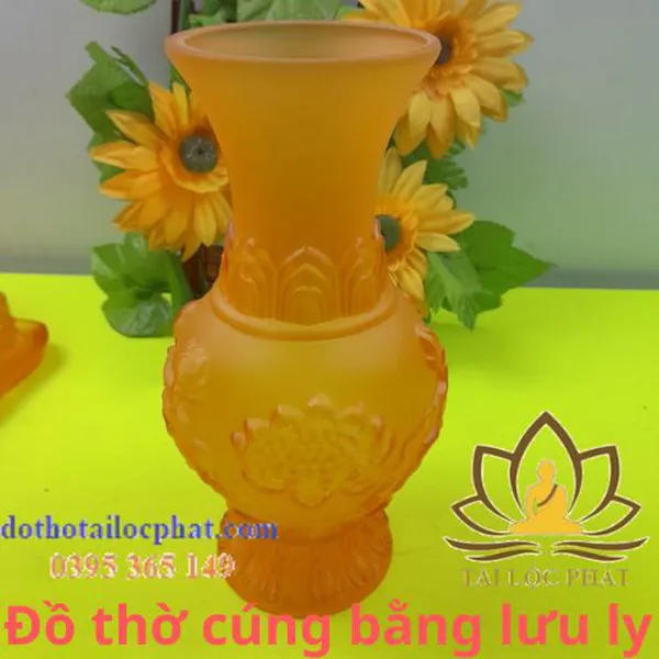 Đồ thờ cúng bằng lưu ly