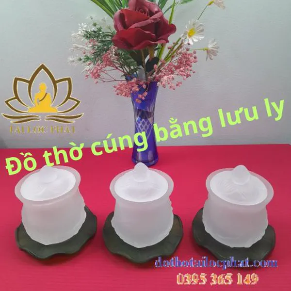 Đồ thờ cúng bằng lưu ly