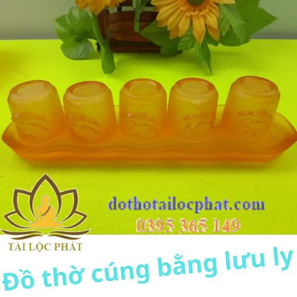 Đồ thờ cúng bằng lưu ly