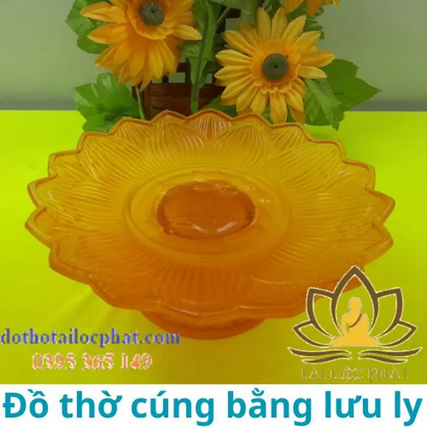 Đồ thờ cúng bằng lưu ly