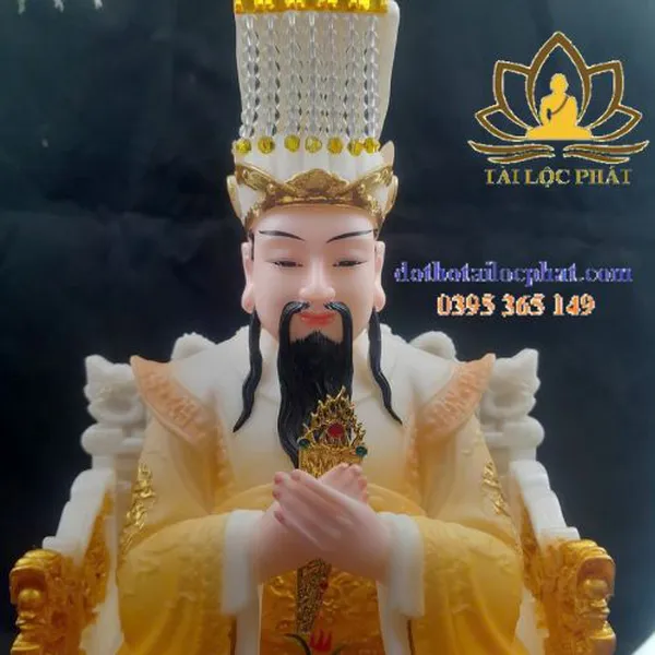 Tượng cha ngọc hoàng mặc áo gấm vàng