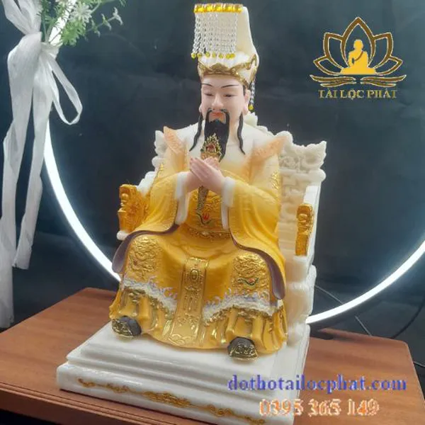 Tượng cha ngọc hoàng mặc áo gấm vàng