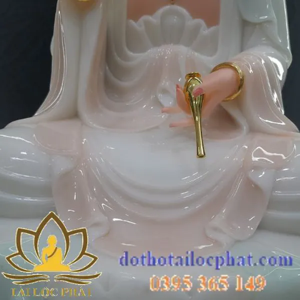 Tượng Quan Âm bồ tát ngồi tòa sen đẹp từ bi