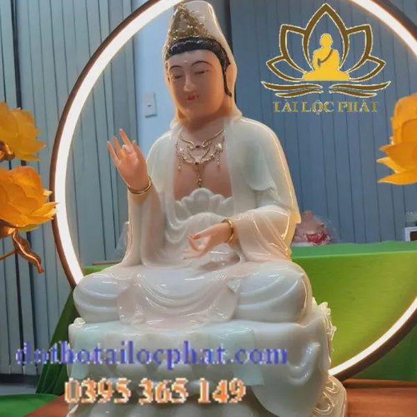 Tượng Quan Âm bồ tát ngồi tòa sen đẹp từ bi