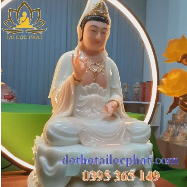 Tượng Quan Âm bồ tát ngồi tòa sen đẹp từ bi