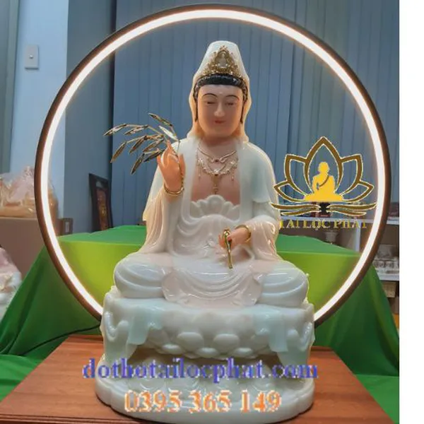 Tượng Quan Âm bồ tát ngồi tòa sen đẹp từ bi