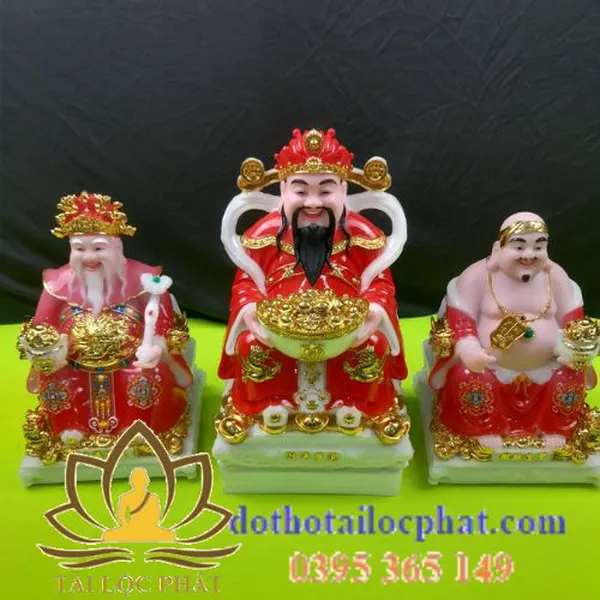 Tượng thần tiền ôm chậu vàng đế vuông