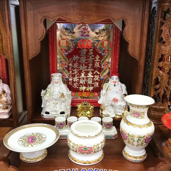 Bàn thờ Thần Tài Ông Địa