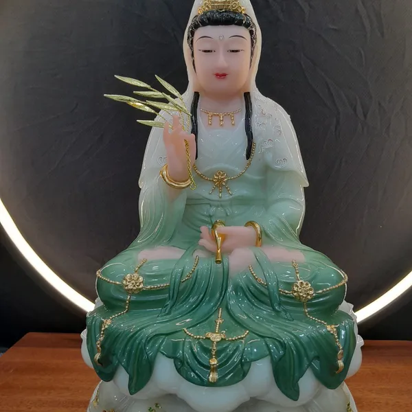 Mẫu tượng Quan Âm Bồ Tát đẹp màu xanh ngọc