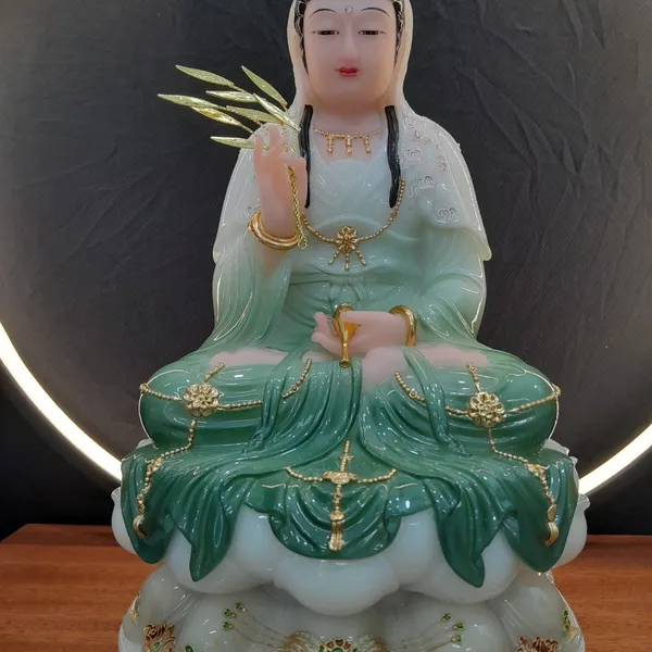 Mẫu tượng Quan Âm Bồ Tát đẹp màu xanh ngọc
