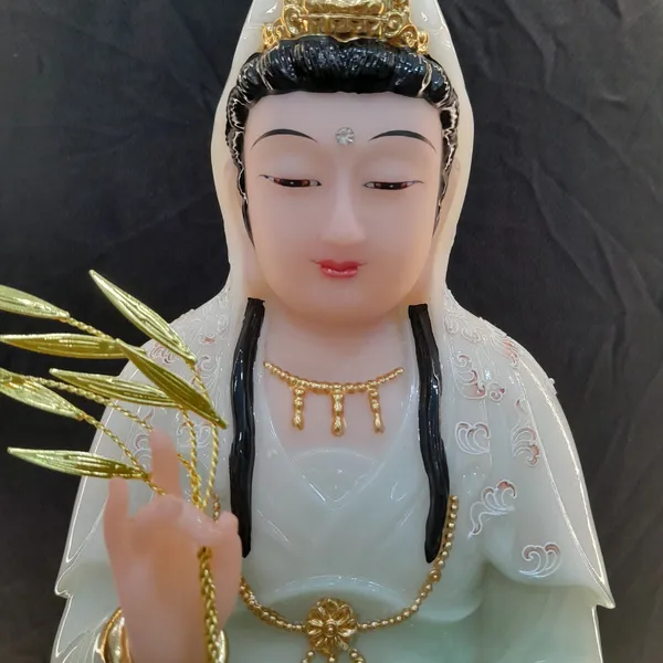 Mẫu tượng Quan Âm Bồ Tát đẹp màu xanh ngọc