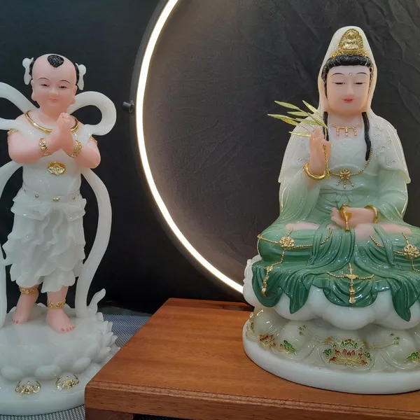 Mẫu tượng Quan Âm Bồ Tát đẹp màu xanh ngọc