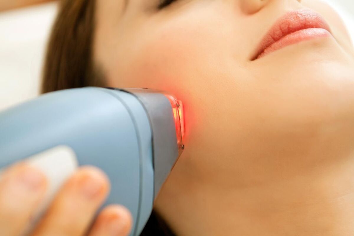 Có nên dùng serum nám sau khi thực hiện laser?