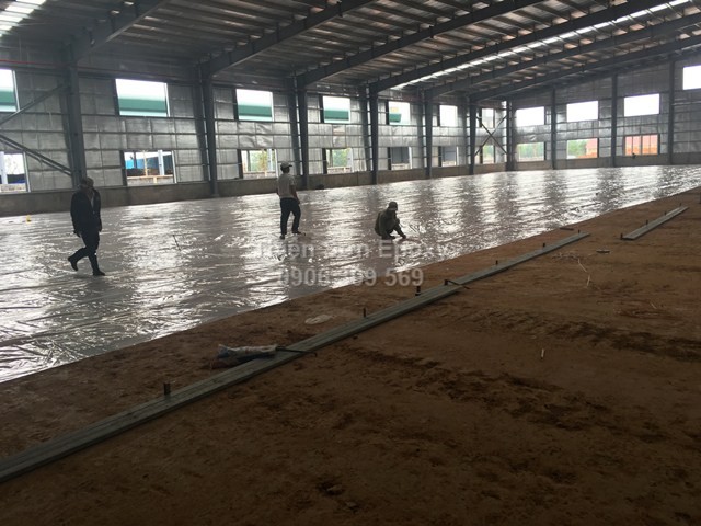 Sàn bê tông phải đạt chuẩn cho sơn epoxy. Sàn bê tông phải đạt chuẩn cho sơn epoxy.