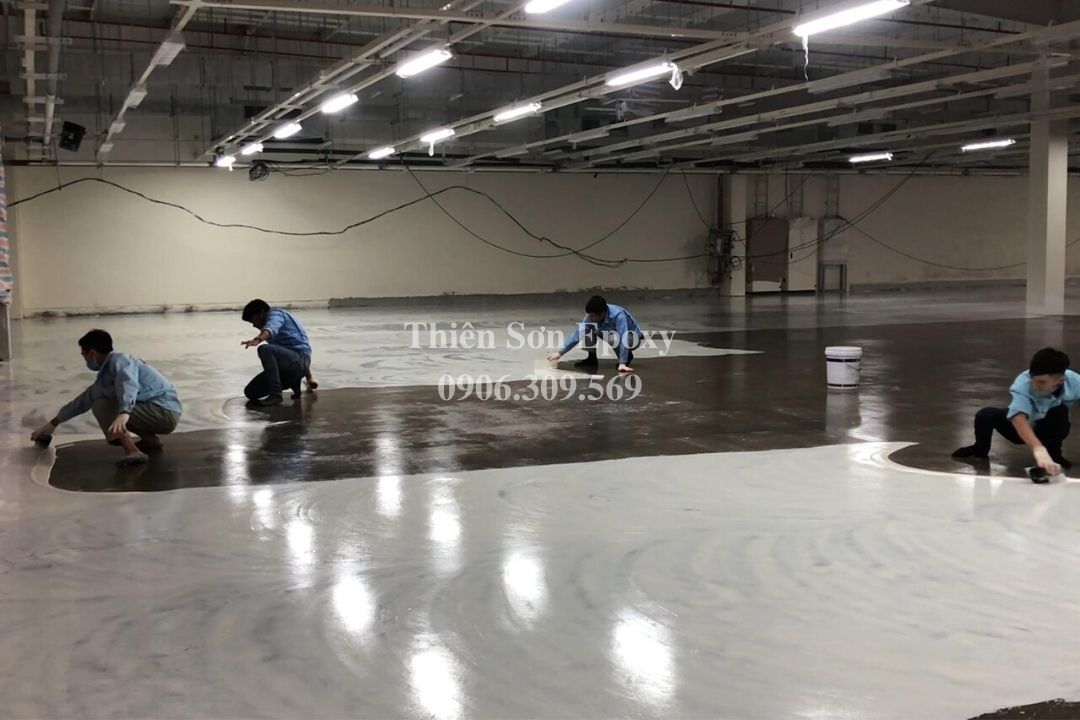 Thi công sơn epoxy tạo phẳng bề mặt sàn. Thi công sơn epoxy tạo phẳng bề mặt sàn.