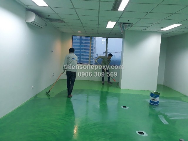 Thi công sơn epoxy chống axit lớp hoàn thiện. Thi công sơn epoxy chống axit lớp hoàn thiện.