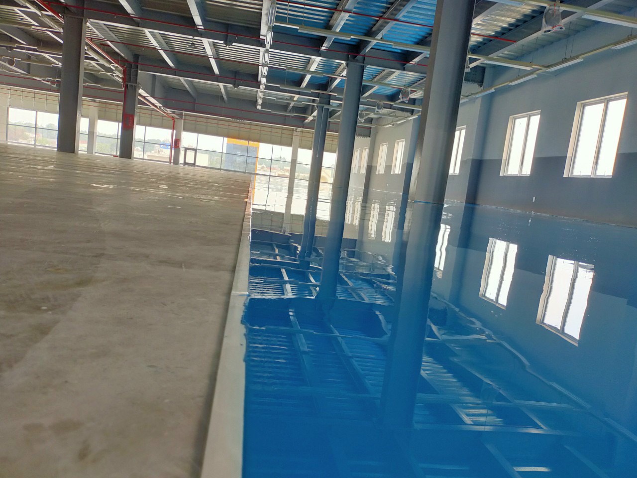 Nhà xưởng thi công sơn phủ WB40. Nhà xưởng thi công sơn phủ WB40.