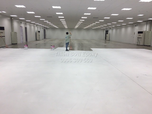 Thi công sơn lót epoxy tạo kết nối. Thi công sơn lót epoxy tạo kết nối.