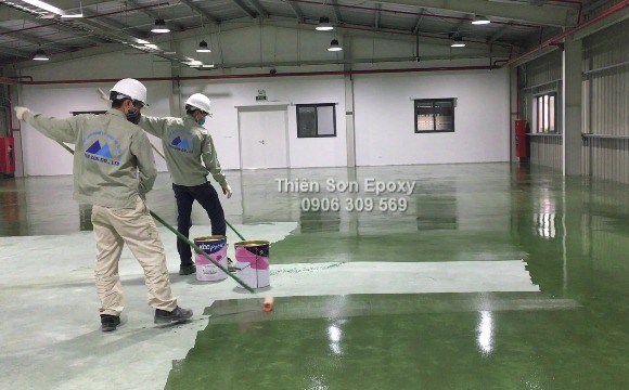 Thi công sơn lót tăng cứng bề mặt. Thi công sơn lót tăng cứng bề mặt.
