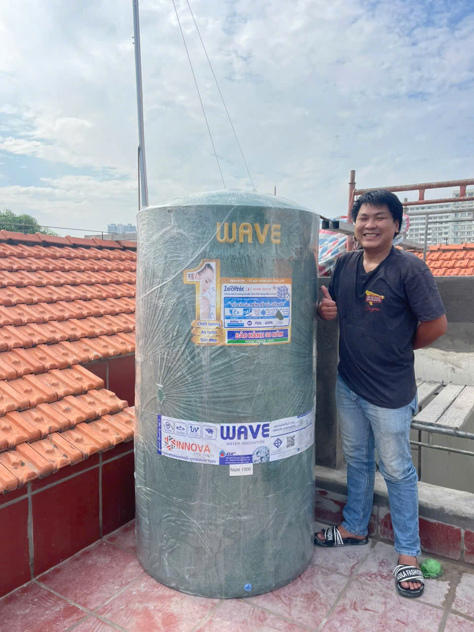 Giao hàng bồn nước The Palm 1,000L Giao hàng bồn nước The Palm 1,000L