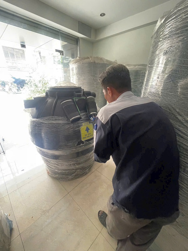 Khách hàng kiểm tra Bồn tự hoại 1000L SEP - Thái Lan Khách hàng kiểm tra Bồn tự hoại 1000L SEP - Thái Lan