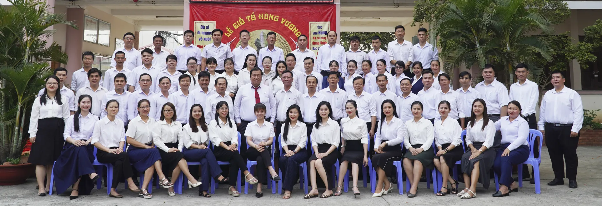 Tập thể sư phạm trường Trung cấp Bách Nghệ TP.HCM