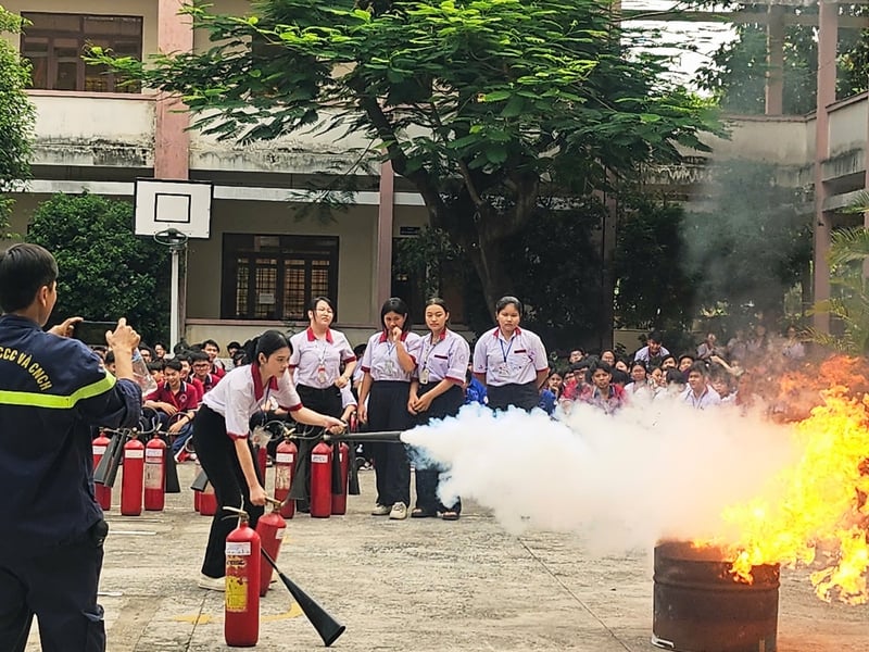 Tuyên truyền phòng cháy, chữa cháy tại trường Trung cấp Bách Nghệ TP.HCM