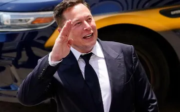 Elon Musk khiến hàng nghìn người gặp rắc rối vì một điếu cần sa