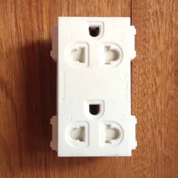 2 ổ cắm 3 chấu có màn che SCUE2 Sino