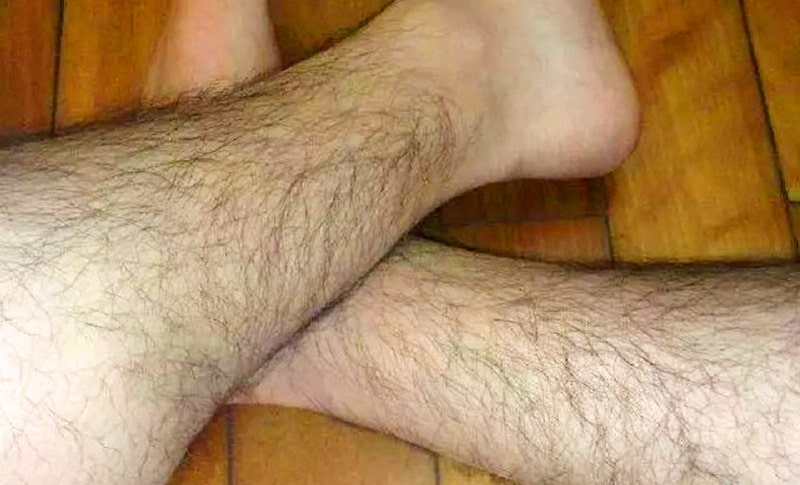 Lông chân nhiều tượng trung cho mạnh mẽ và nam tính Lông chân nhiều tượng trung cho mạnh mẽ và nam tính