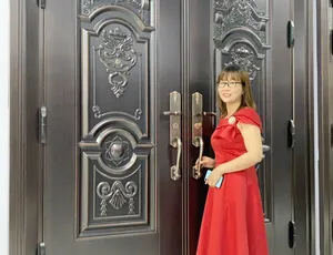 Xăng dầu tăng giá nhiều vật liệu xây dựng tăng giá theo. Cửa thép vân gỗ chống cháy VRC chưa tăng giá.