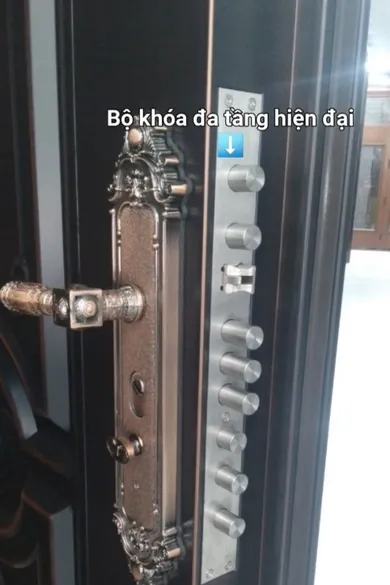 Cửa thép 2 cánh lệch - Mẹ bồng con - Mã : ADY 970 - 1.5