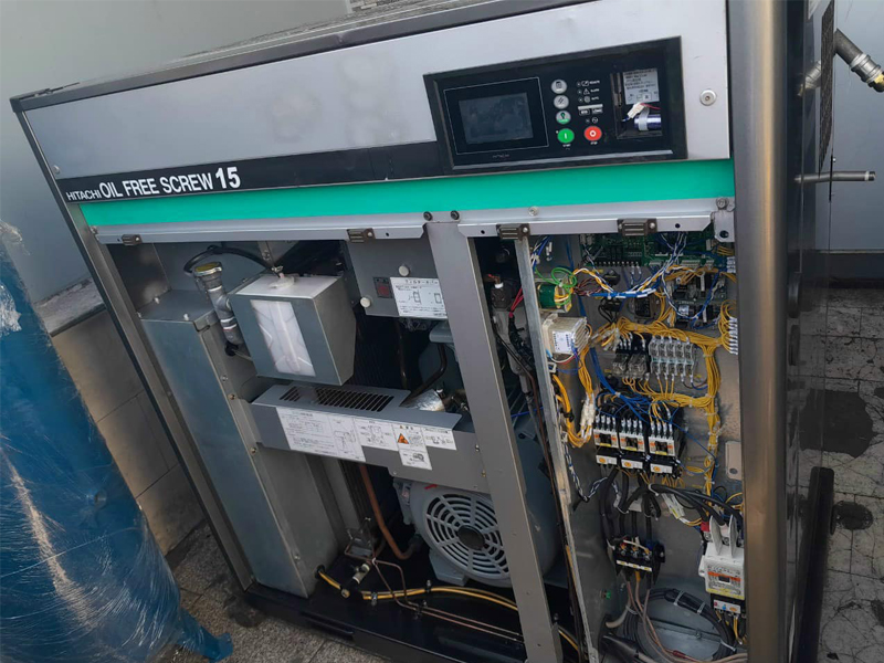 máy nén khí không dầu hitachi 15kw