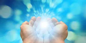 Bác Sĩ – Người Chữa Lành Không Chỉ Bằng Đôi Tay, Khối Óc Mà Bằng Cả Trái Tim