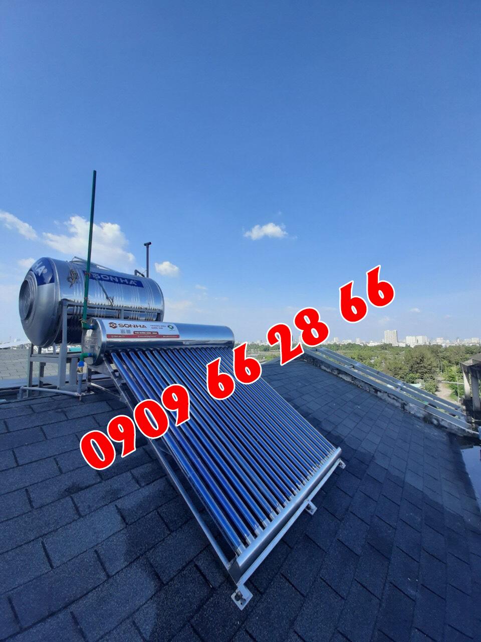 Máy Thái Dương Năng lắp trên mái nghiêng. Máy Thái Dương Năng lắp trên mái nghiêng.