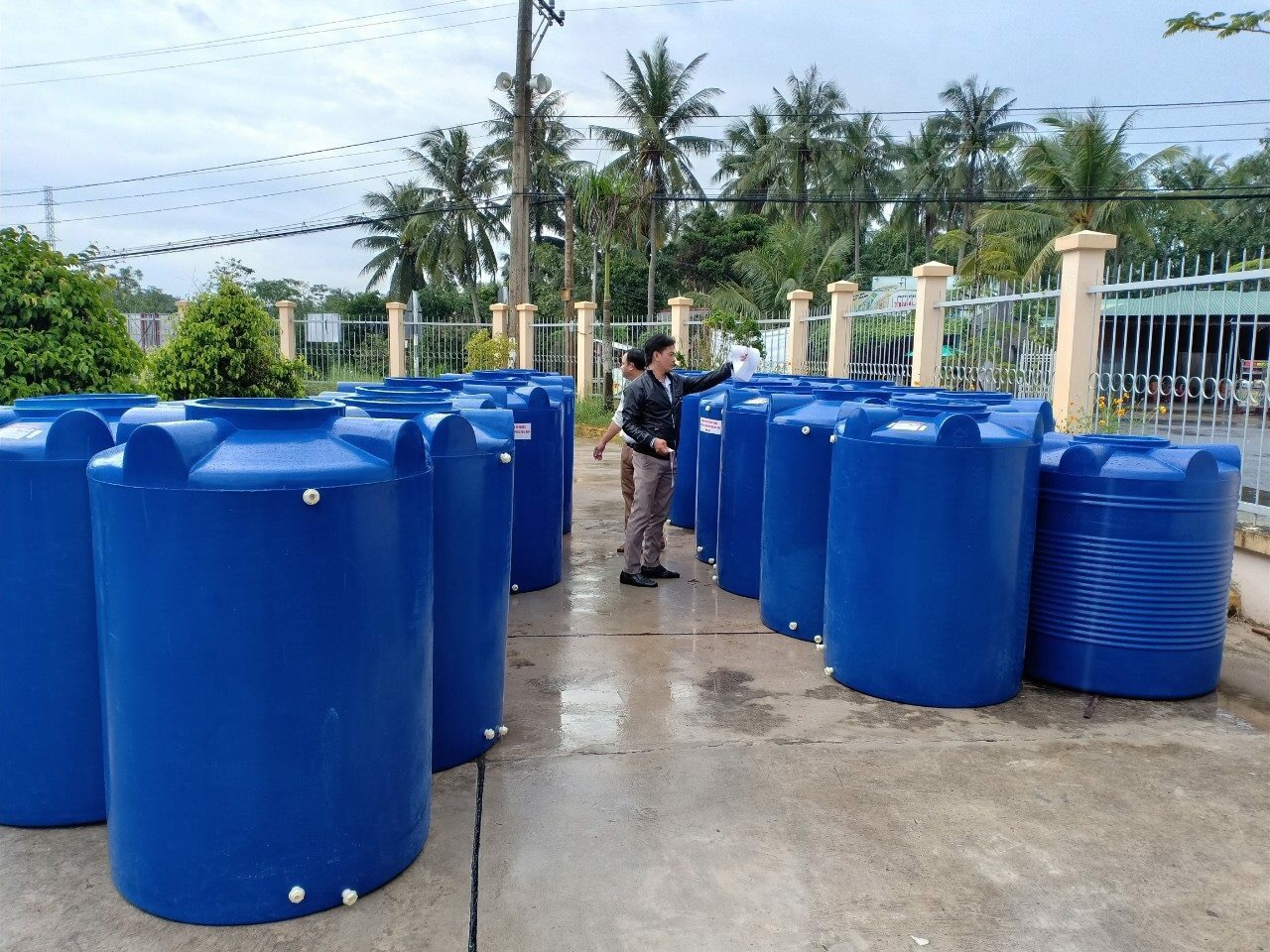 Lựa chọn bồn nước theo dung tích phù hợp với nhu cầu sử dụng. Lựa chọn bồn nước theo dung tích phù hợp với nhu cầu sử dụng.