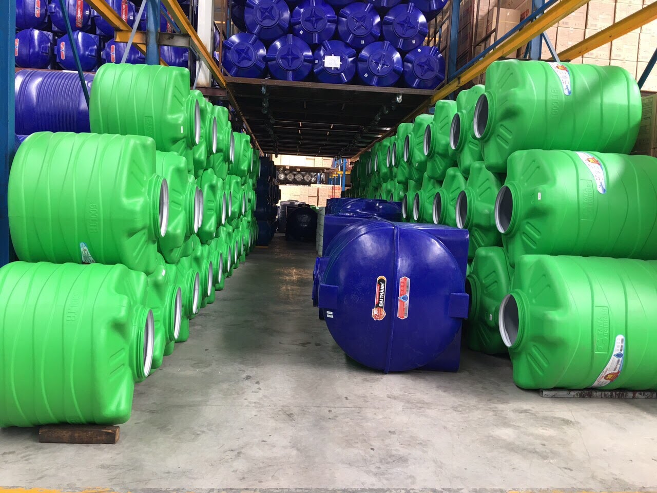 Giá thành bồn nước nhựa khá dễ chịu hơn khi so sánh với bồn nước inox Giá thành bồn nước nhựa khá dễ chịu hơn khi so sánh với bồn nước inox