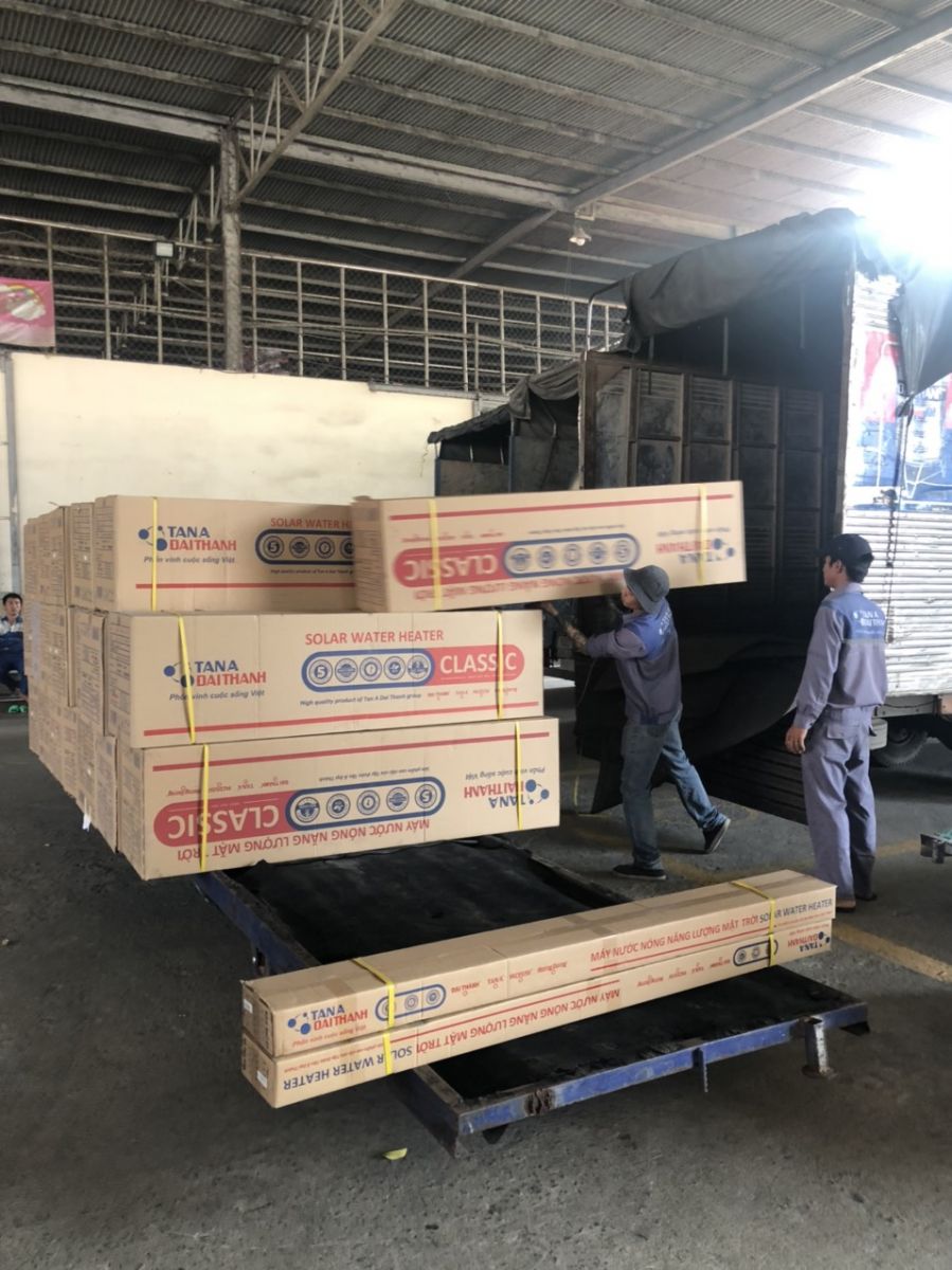 Máy nước nóng năng lượng mặt trời mễn phí vận chuyển trên toàn quốc. Máy nước nóng năng lượng mặt trời mễn phí vận chuyển trên toàn quốc.