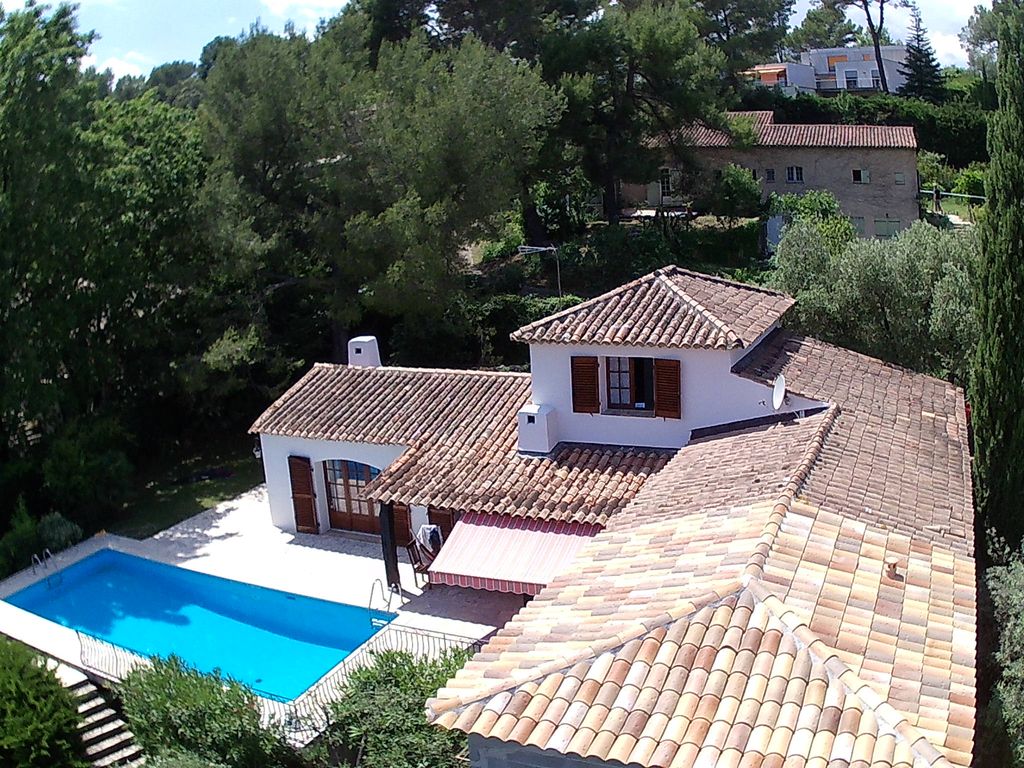 Lắp đặt máy năng lượng mặt trời trên mái ngói Lắp đặt máy năng lượng mặt trời trên mái ngói