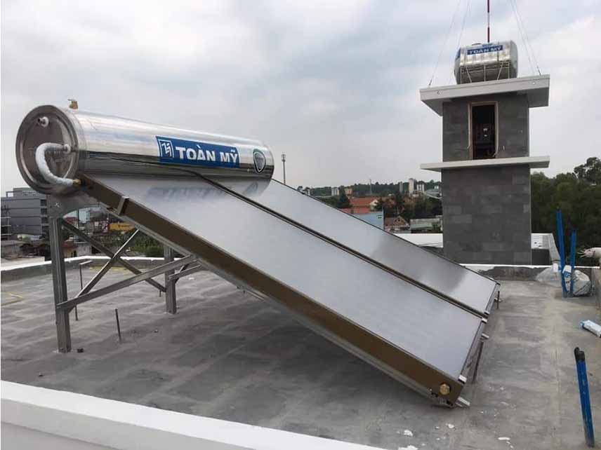 Hình ảnh máy nước nóng năng lượng mặt trời tấm phẳng 300L Toàn Mỹ Hình ảnh máy nước nóng năng lượng mặt trời tấm phẳng 300L Toàn Mỹ