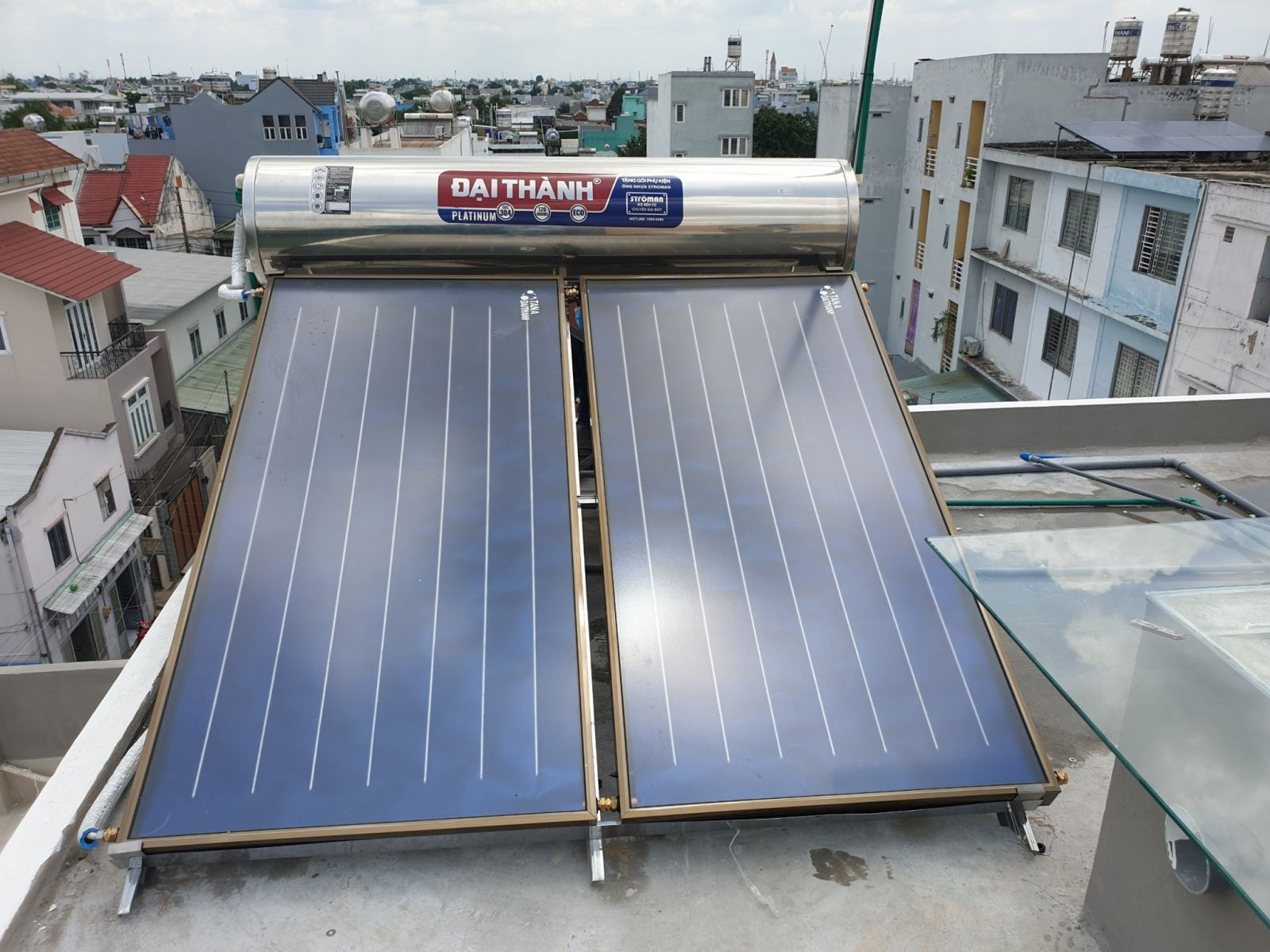 Máy nước nóng loại tấm phẳng. Máy nước nóng loại tấm phẳng.