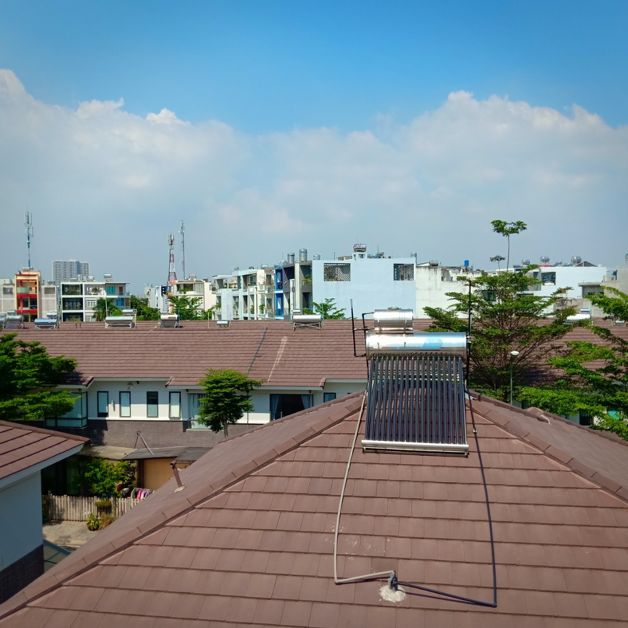 Máy nước nóng năng lượng mặt trời đảm bảo an toàn với người sử dụng. Máy nước nóng năng lượng mặt trời đảm bảo an toàn với người sử dụng.