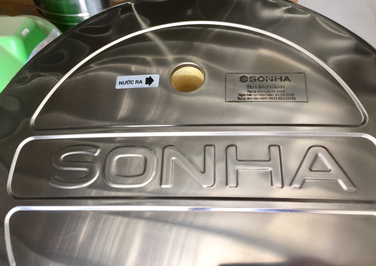 Logo Sơn Hà dập nổi ở đầu bình năng lượng mặt trời Logo Sơn Hà dập nổi ở đầu bình năng lượng mặt trời