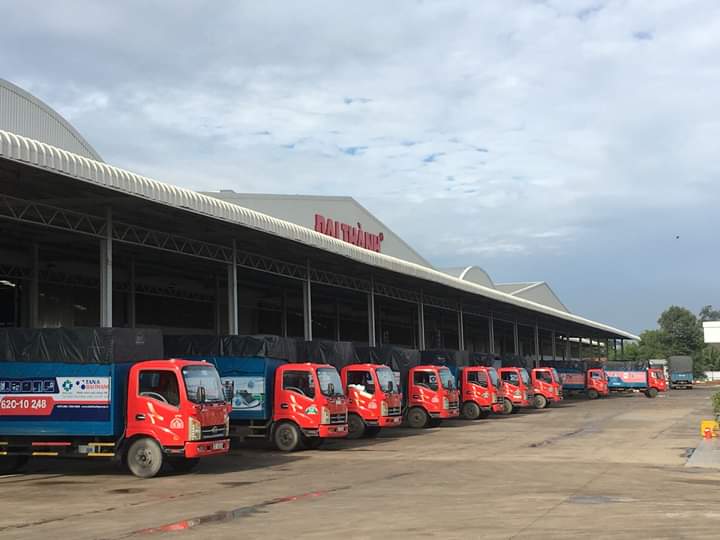 Xe nhà máy giao hàng trên toàn quốc. Xe nhà máy giao hàng trên toàn quốc.