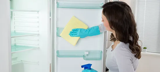 NGUYÊN NHÂN & CÁCH SỬA TỦ LẠNH BỊ CHẢY NƯỚC TẠI NHÀ