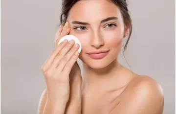 Không trang điểm có cần tẩy trang hay không? Không trang điểm có cần tẩy trang hay không?