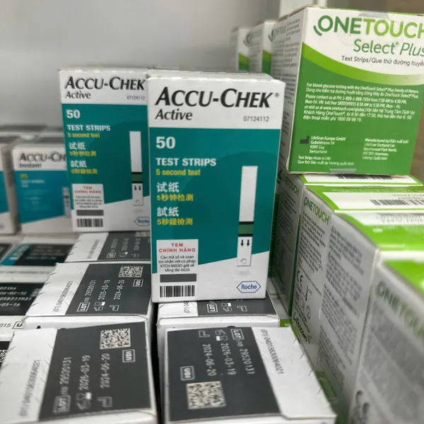 Máy và que thử đường huyết Accu - chek
