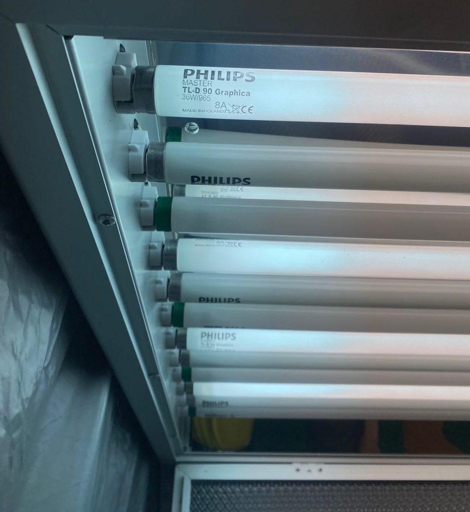 Không gian sống sang trọng với Đèn Downlight âm trần chiếu điểm LED Philips SL190 9W D90.