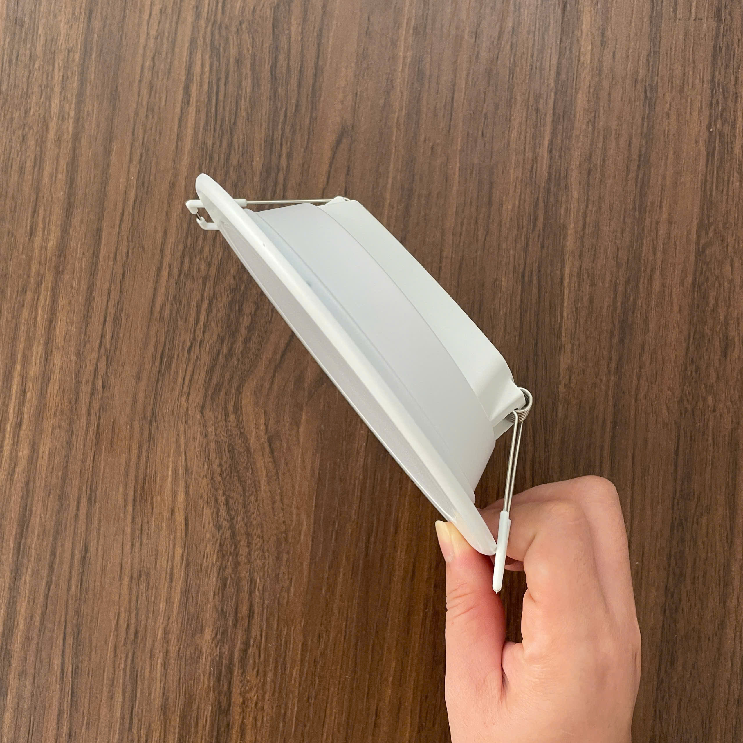 Hộp sản phẩm Đèn downlight âm trần Led Philips DN027B với thông tin chi tiết.