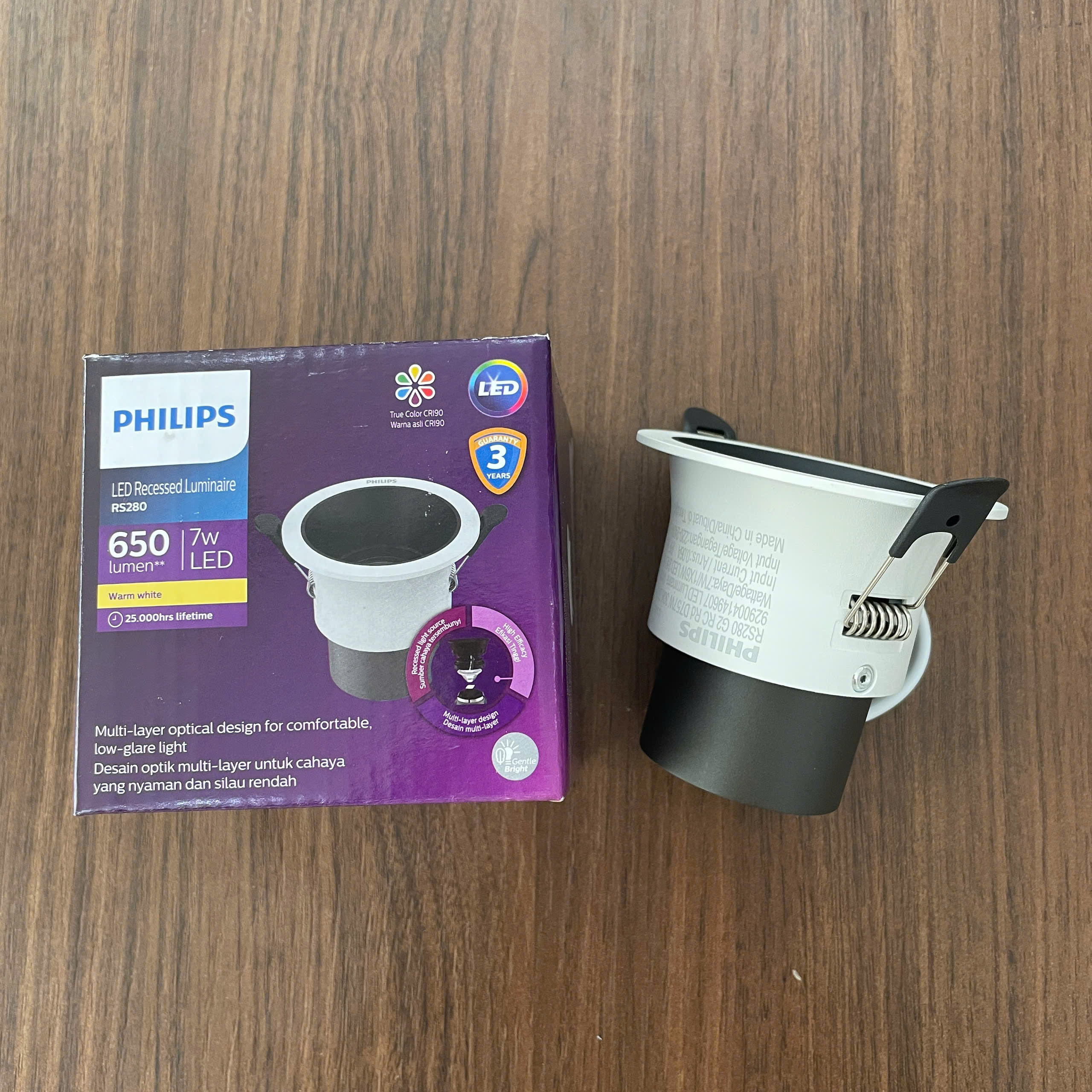 Không gian sống cao cấp với đèn downlight âm trần Philips